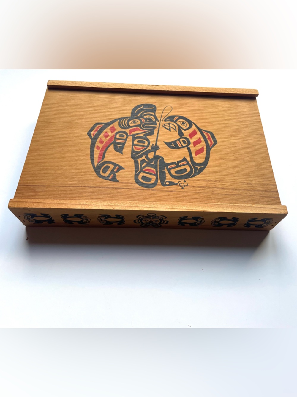Vintage Northwest Haida Cedar Box Cedar Wood Art Indigenous Decor Hand-Painted - Picture 2 of 5
